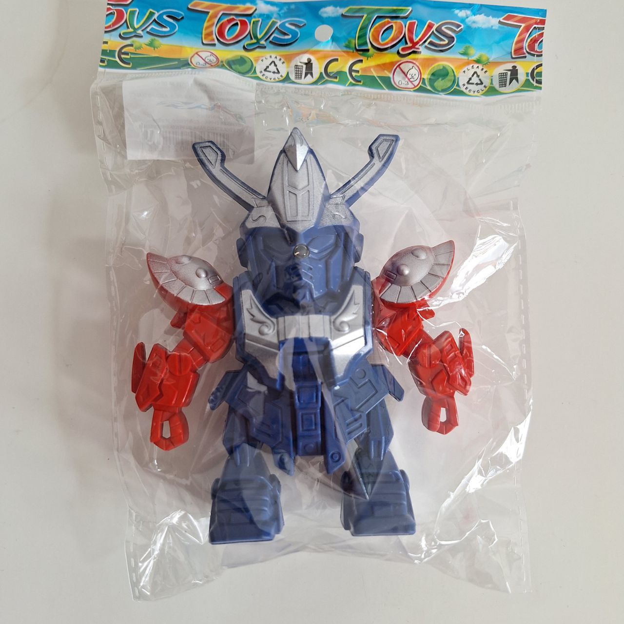 Robot con ojo de luz roja