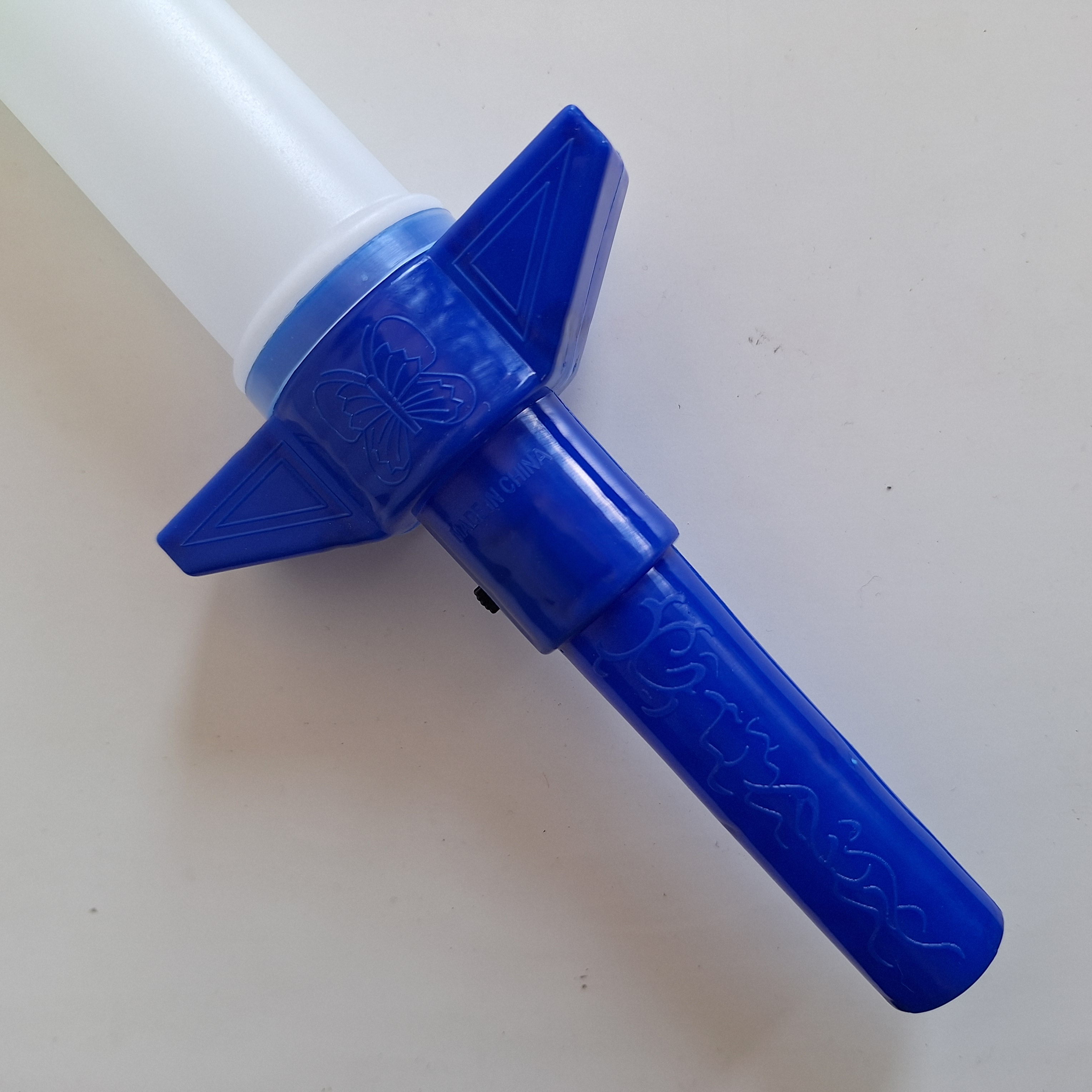 Espada Desplegable con Luz 2