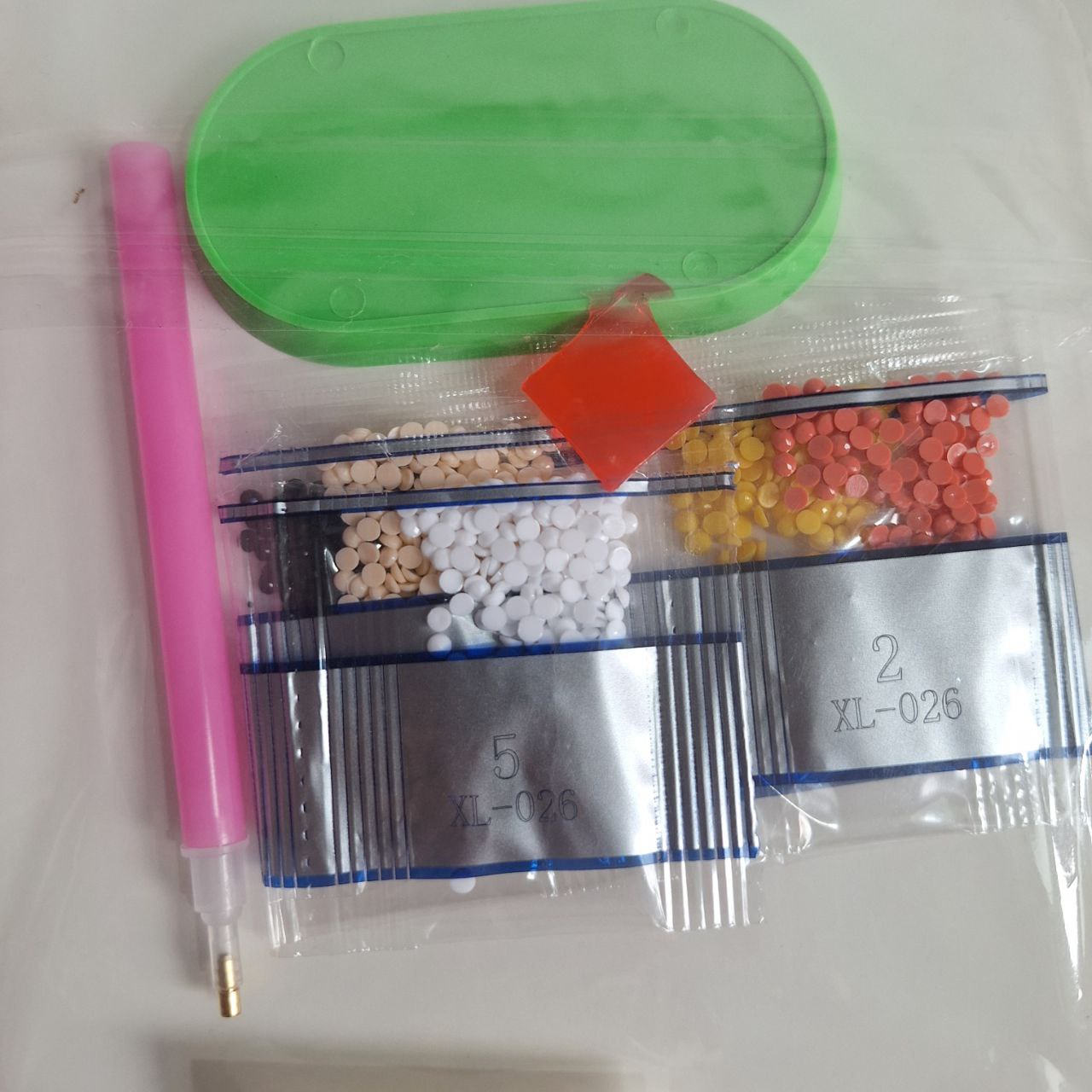 Pintura con Diamantes ( Labubu )